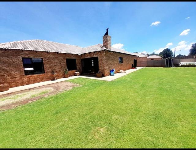 3 BEDROOM TOWNHOUSE FOR SALE IN KOOKRUS